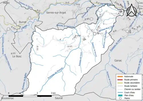 Carte en couleur présentant le réseau hydrographique de la commune