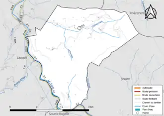 Carte en couleur présentant le réseau hydrographique de la commune