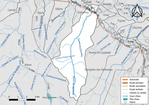Carte en couleur présentant le réseau hydrographique de la commune