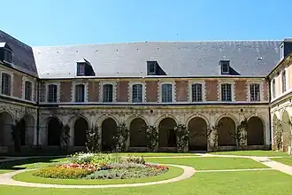 Le cloître.