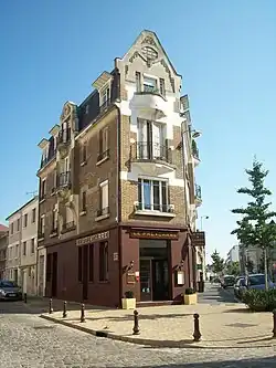 1, immeuble de 1923 par P. Bourdeix.