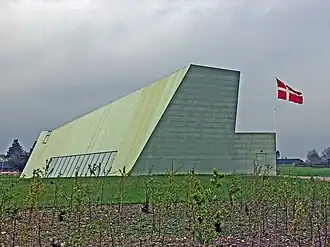 Photographie d'un bâtiment de béton.