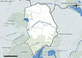 Carte en couleur présentant le réseau hydrographique de la commune