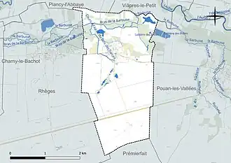 Carte en couleur présentant le réseau hydrographique de la commune