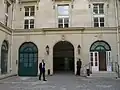 Cour intérieure de l'hôtel, façade avant du corps central.