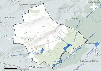 Carte en couleur présentant le réseau hydrographique de la commune
