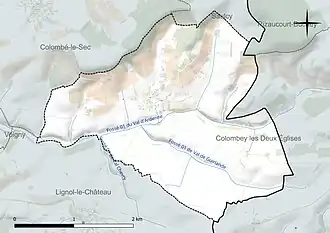 Carte en couleur présentant le réseau hydrographique de la commune