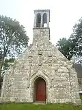 La chapelle Saint-Sébastien de Garnilis : la façade (XVIe&nbsp;siècle).