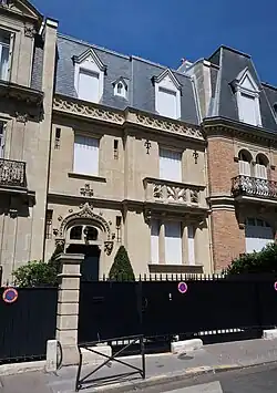 No&nbsp;10, rue Desbordes-Valmore.