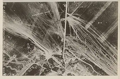 Vers 1917, le village, les routes et la voie de chemin de fer, N.A.R.A.