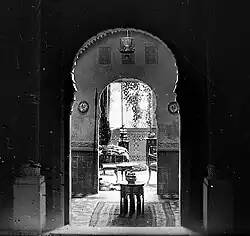 No 115 : décor orientalisant de l'atelier de Charles Cordier.