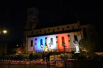 son monument aux morts.