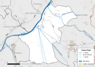 Carte en couleur présentant le réseau hydrographique de la commune