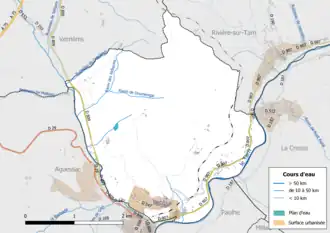 Carte en couleur présentant le réseau hydrographique de la commune