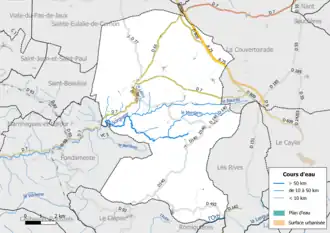 Carte en couleur présentant le réseau hydrographique de la commune