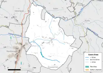 Carte en couleur présentant le réseau hydrographique de la commune
