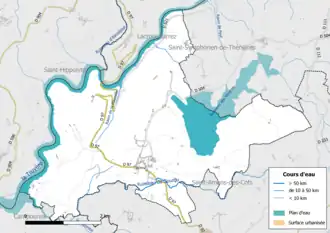 Carte en couleur présentant le réseau hydrographique de la commune