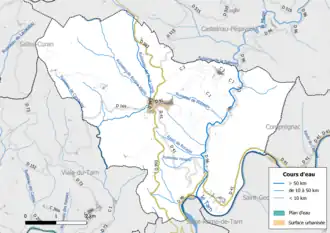 Carte en couleur présentant le réseau hydrographique de la commune