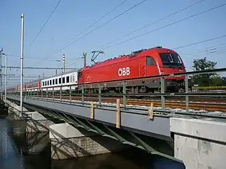 Une Siemens ES64U4 (de) sur la Thaya à Břeclav