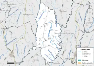 Carte en couleur présentant le réseau hydrographique de la commune