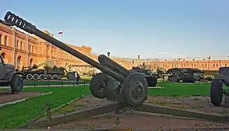 Obusier D-30 de 122&nbsp;mm, 2A18, de conception soviétique.