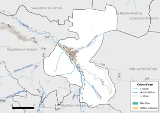 Carte en couleur présentant le réseau hydrographique de la commune