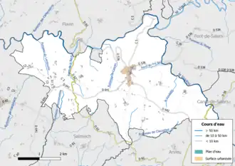Carte en couleur présentant le réseau hydrographique de la commune