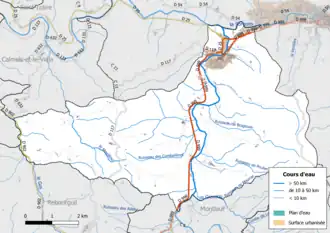 Carte en couleur présentant le réseau hydrographique de la commune