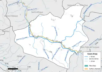 Carte en couleur présentant le réseau hydrographique de la commune