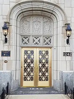 Entrée du no&nbsp;1242.