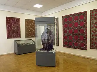 Musée des Arts appliqués, Tachkent, salle des textiles Suzanis.