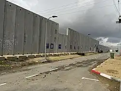 Mur de séparation entre Rafah et le kibboutz israélien de Kerem Shalom.