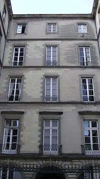 Immeuble sur cours Cambronne