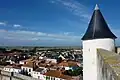 Tour du donjon du château et vue sur la ville.