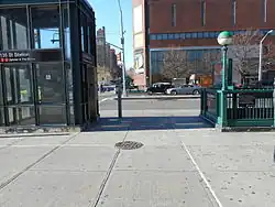 Bouche et ascenseur, en 2014.