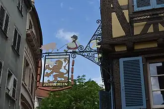 Enseigne d'une charcuterie.