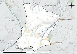 Carte en couleur présentant le réseau hydrographique de la commune