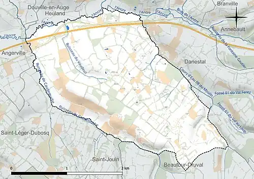 Carte en couleur présentant le réseau hydrographique de la commune