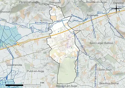 Carte en couleur présentant le réseau hydrographique de la commune
