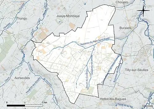 Carte en couleur présentant le réseau hydrographique de la commune