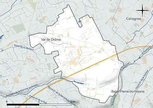 Carte en couleur présentant le réseau hydrographique de la commune