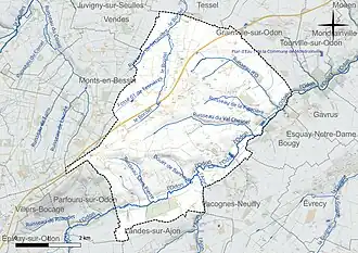 Carte en couleur présentant le réseau hydrographique de la commune