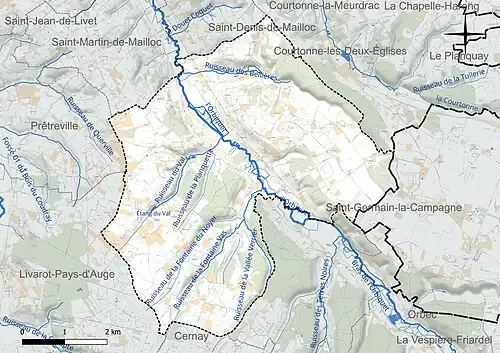 Carte en couleur présentant le réseau hydrographique de la commune