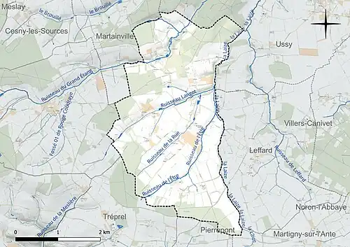 Carte en couleur présentant le réseau hydrographique de la commune