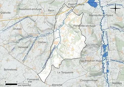 Carte en couleur présentant le réseau hydrographique de la commune