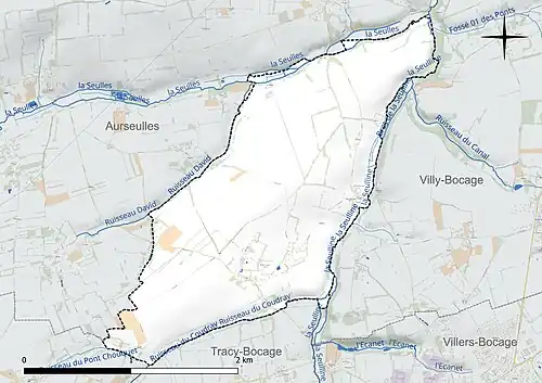 Carte en couleur présentant le réseau hydrographique de la commune