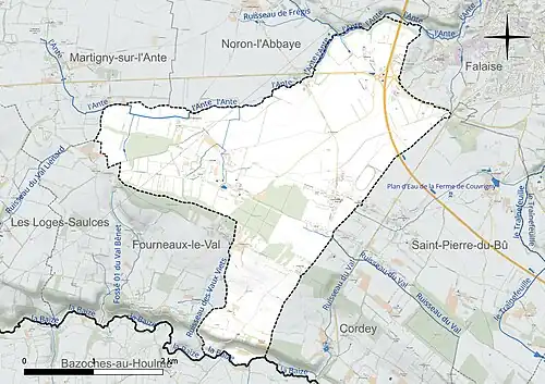 Carte en couleur présentant le réseau hydrographique de la commune