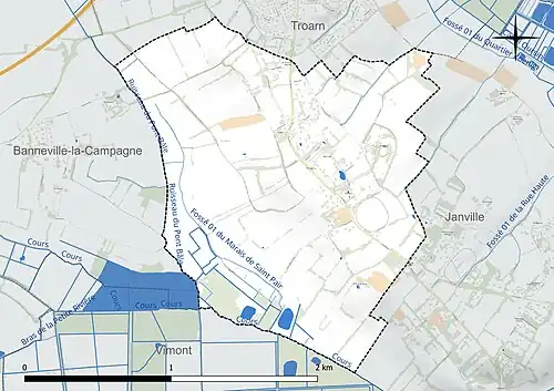 Carte en couleur présentant le réseau hydrographique de la commune