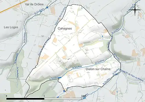 Carte en couleur présentant le réseau hydrographique de la commune