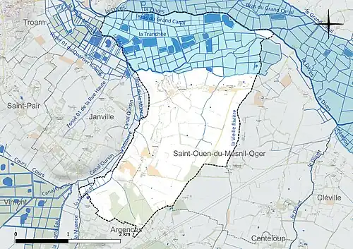 Carte en couleur présentant le réseau hydrographique de la commune